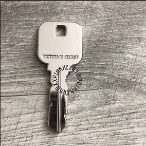BEST OFFER | VICTORIAS SECRET KEY KEYCHAIN CH…